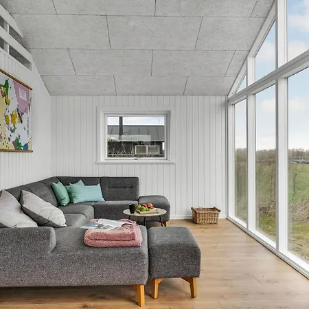 Feriehus Nice Home In Frørup With Kitchen