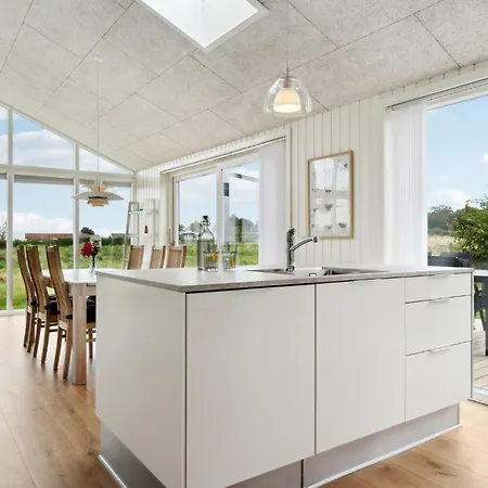 Dom wakacyjny In With Kitchen *